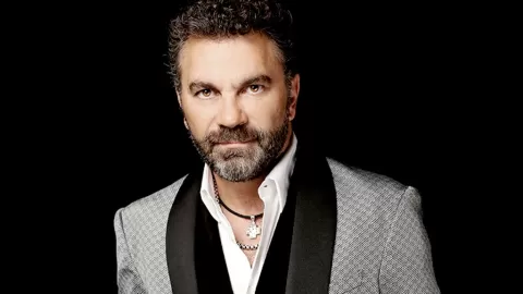 ¡Mijares Sinfónico: Celebración Histórica! El 'Soldado del Amor' Conquista el Auditorio Nacional por 40 Años de Trayectoria y 10 de Éxito Sinfónico