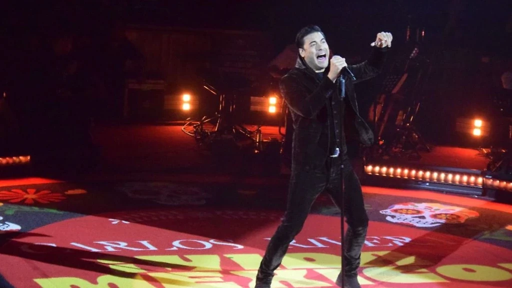 ¡Carlos Rivera Enciende León! Arranca Su 'Vida México Tour' Con Explosiva Noche y 'Patadita de la Buena Suerte'