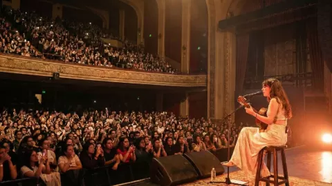 Silvana Estrada Conquista la CDMX con 'Vendrán Suaves Lluvias Tour': Fechas Agotadas y Poca Disponibilidad en el Teatro Metropólitan