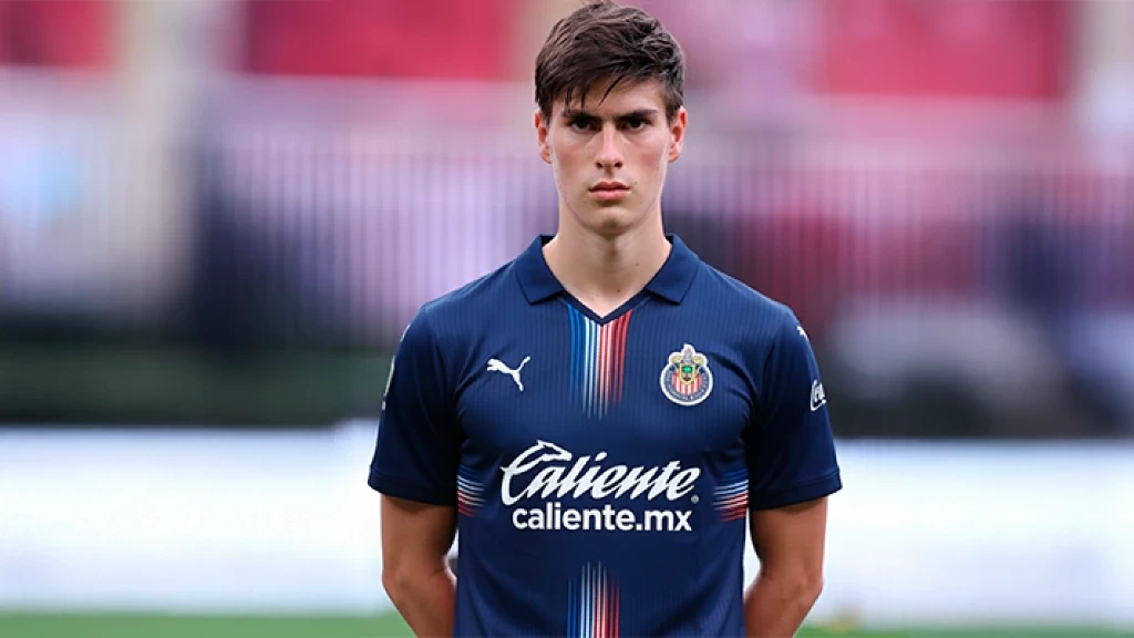 ¡Confirmado! Chivas Lanza su Novedoso Tercer Jersey Azul para el Clausura 2026: El Diseño que Polariza a la Afición Rojiblanca. Fotos, Detalles y el Debate Viral.