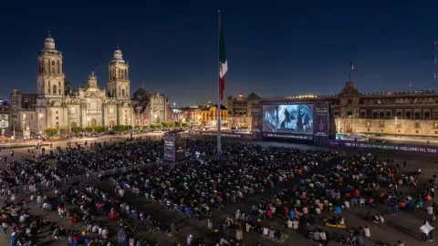 ¡Cine Bajo las Estrellas! Zócalo de CDMX Anuncia Proyecciones Gratuitas con 'Frankenstein' de Guillermo del Toro como Protagonista