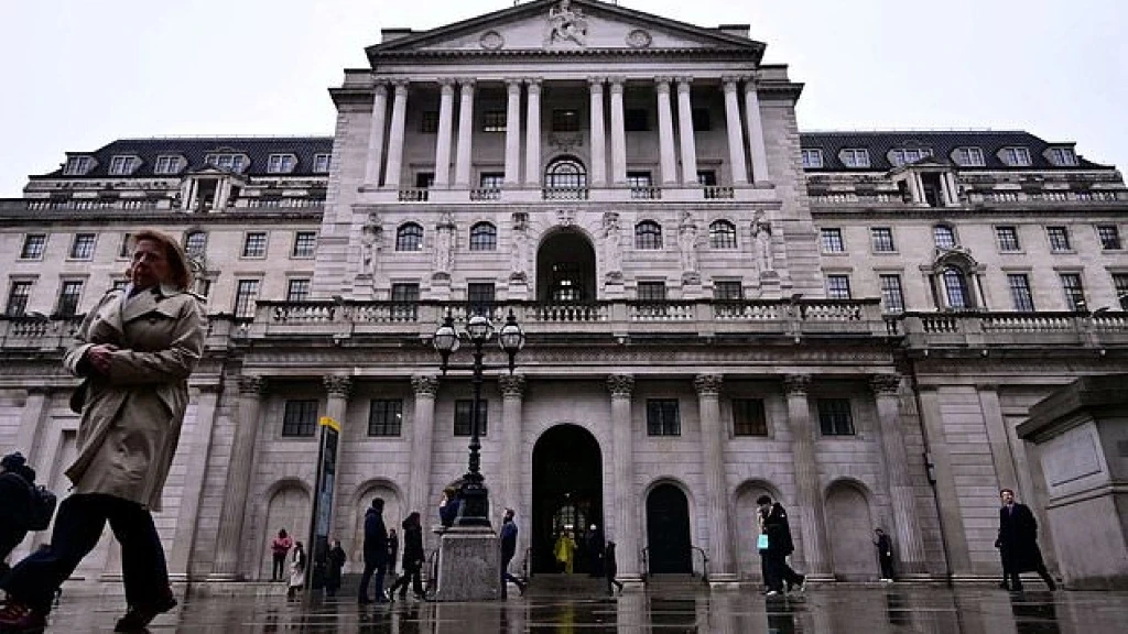 Banco de Inglaterra Redefine la Moda Corporativa: Maquillaje y Tacones para Personal de Género Fluido Rompen Barreras Tradicionales